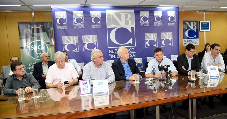 El gobernador acompañó lanzamiento de nuevos productos y servicios