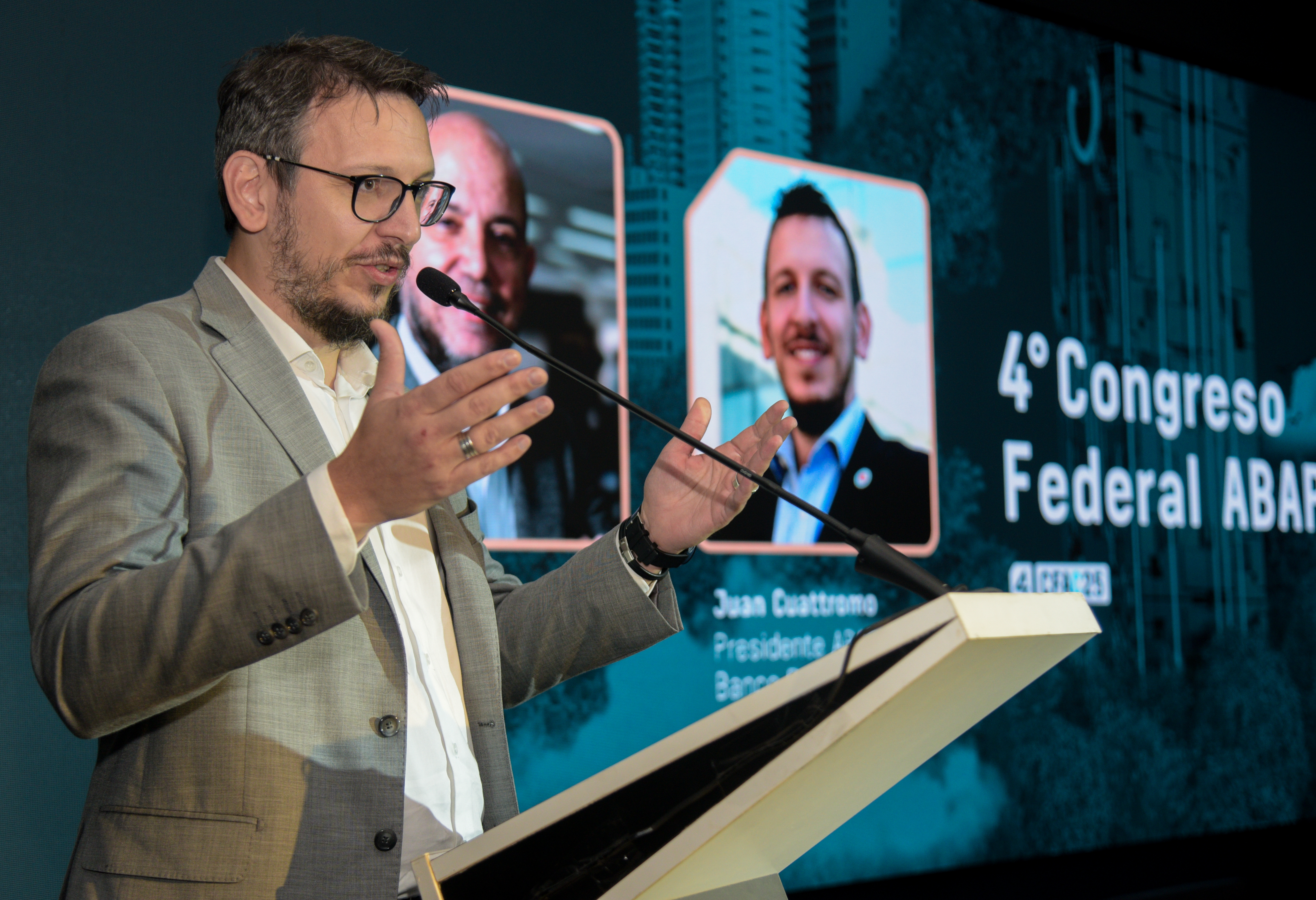 Juan Cuattromo en el Congreso de ABAPPRA: “Argentina necesita una nueva federalidad financiera que llegue a todo el país”