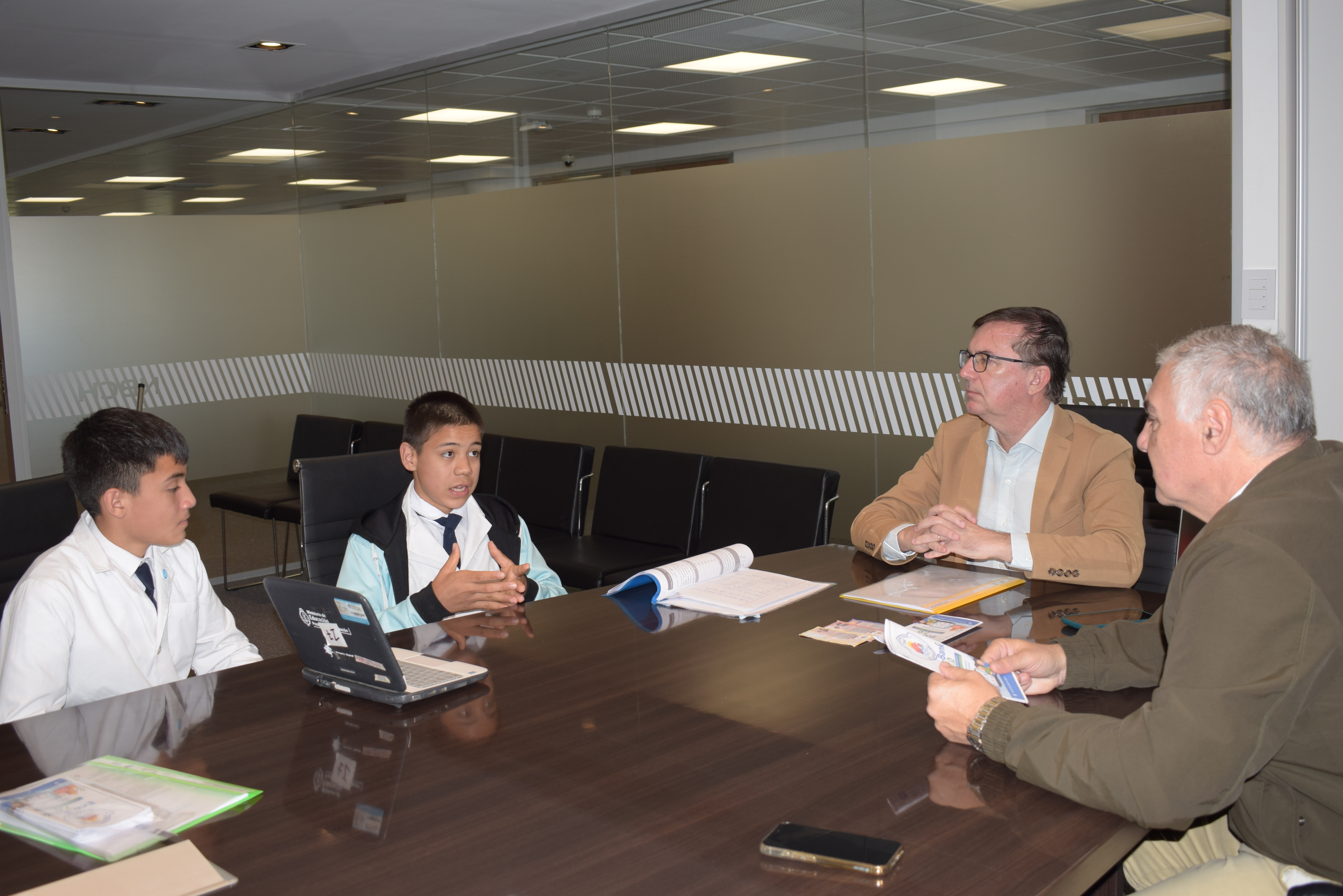 Autoridades NBCH recibieron a estudiantes de San Martín que desarrollaron un innovador proyecto financiero