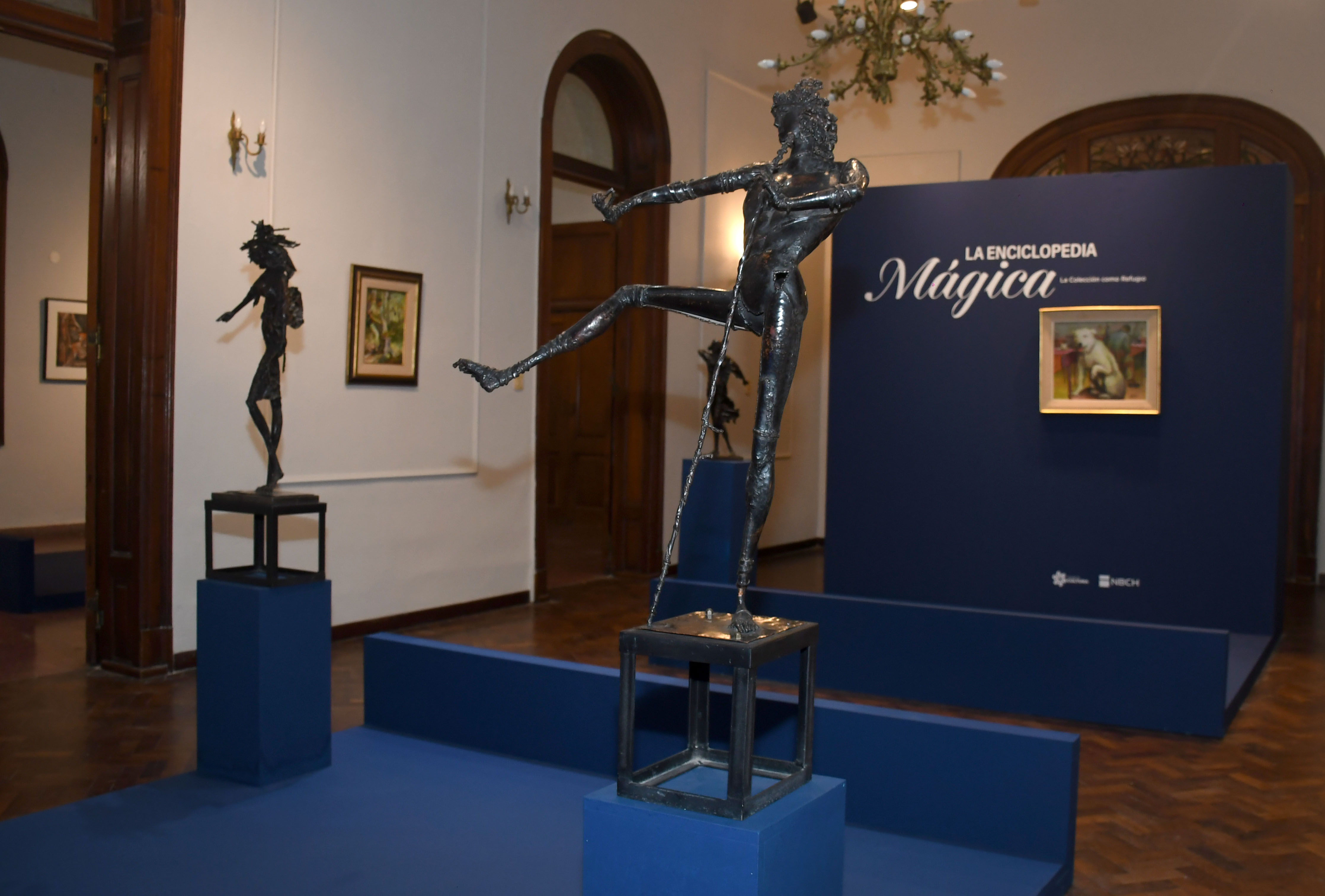 La colección de arte de NBCH se muestra en el Club Social